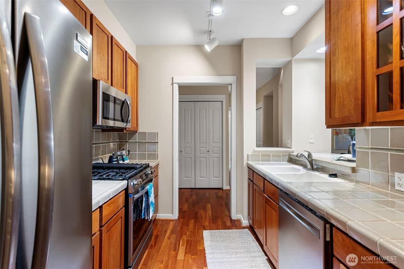 Property photo for 1900 Alaskan Way #514, Seattle photo 18