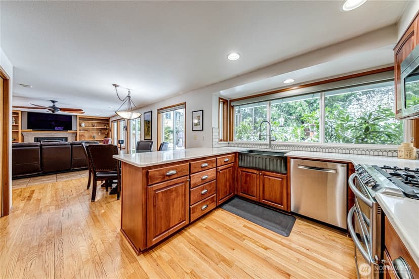 Property photo for 22621 95th Avenue SE, Woodinville photo 7
