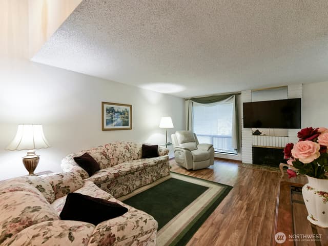 Property photo for 7713 Zircon Drive SW, Lakewood photo 2