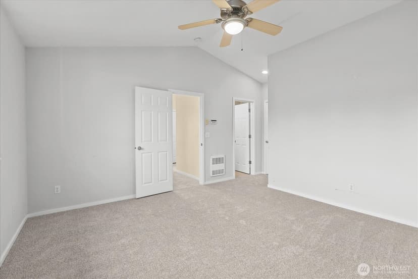 Property photo for 205 Avenue E #B, Snohomish photo 22