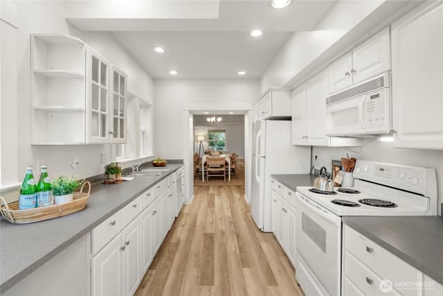 Property photo for 1617 33rd Avenue, Seattle photo 4