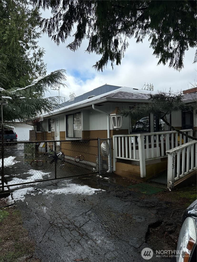 Property photo for 7033 S 116th Place, Seattle photo 5