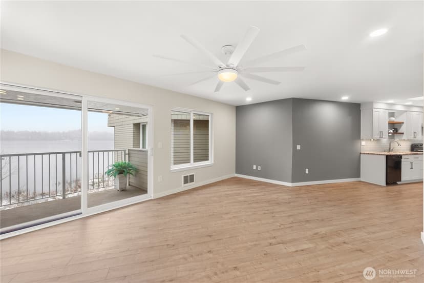 Property photo for 4214 W Lake Sammamish Parkway NE #310, Redmond photo 27