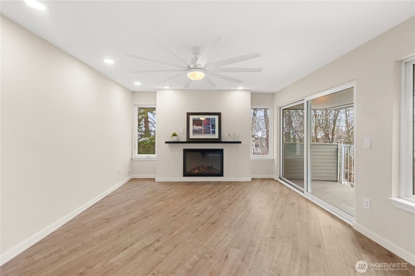 Property photo for 4214 W Lake Sammamish Parkway NE #310, Redmond photo 12
