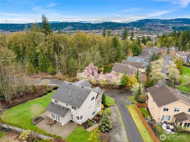Property photo for 917 Bear Ridge Court NW, Issaquah photo 2