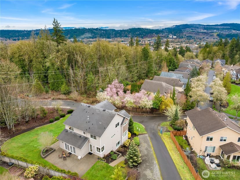 Property photo for 917 Bear Ridge Court NW, Issaquah photo 2