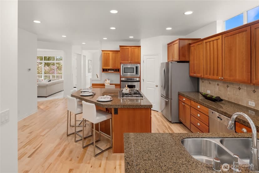 Property photo for 917 Bear Ridge Court NW, Issaquah photo 6