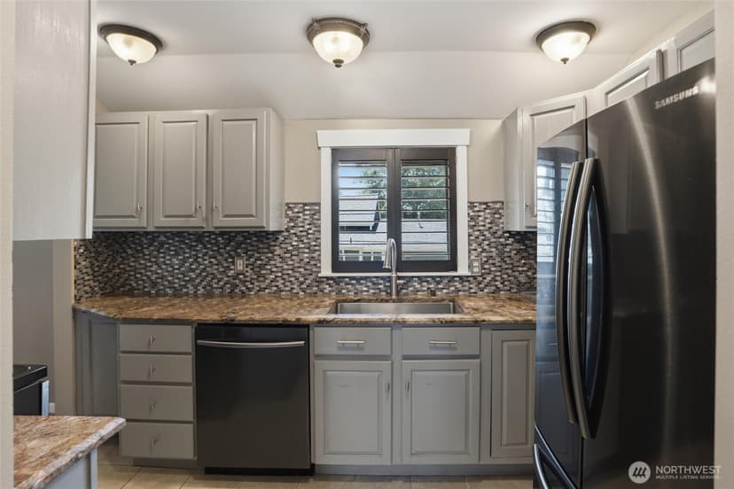 Property photo for 407 Bremerton Boulevard W, Bremerton photo 12