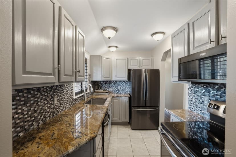 Property photo for 407 Bremerton Boulevard W, Bremerton photo 8