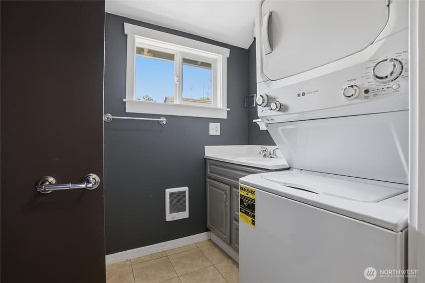 Property photo for 407 Bremerton Boulevard W, Bremerton photo 19