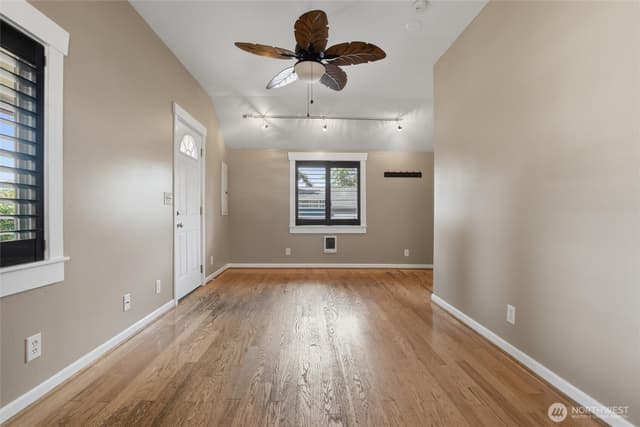 Property photo for 407 Bremerton Boulevard W, Bremerton photo 5