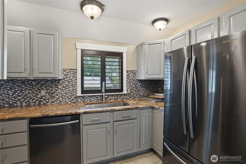 Property photo for 407 Bremerton Boulevard W, Bremerton photo 11