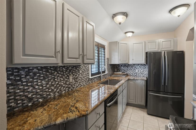 Property photo for 407 Bremerton Boulevard W, Bremerton photo 9