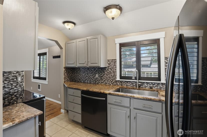 Property photo for 407 Bremerton Boulevard W, Bremerton photo 10