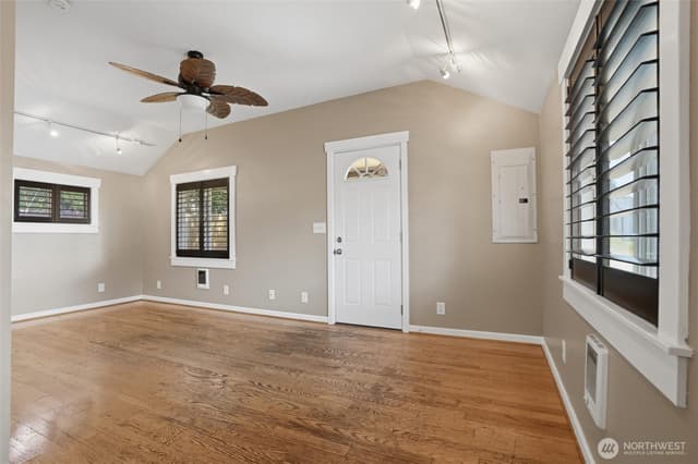 Property photo for 407 Bremerton Boulevard W, Bremerton photo 3