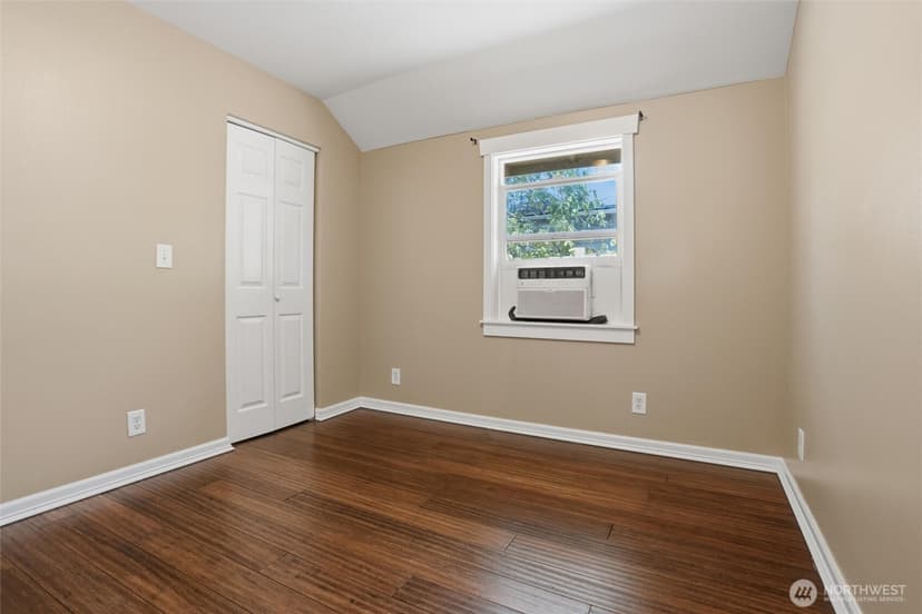 Property photo for 407 Bremerton Boulevard W, Bremerton photo 16