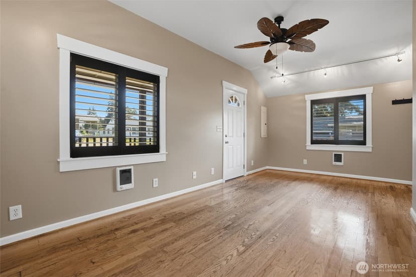 Property photo for 407 Bremerton Boulevard W, Bremerton photo 4