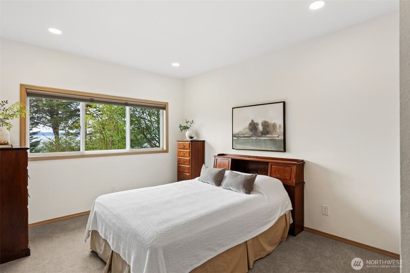 Property photo for 804 S 280th Street, Des Moines photo 11