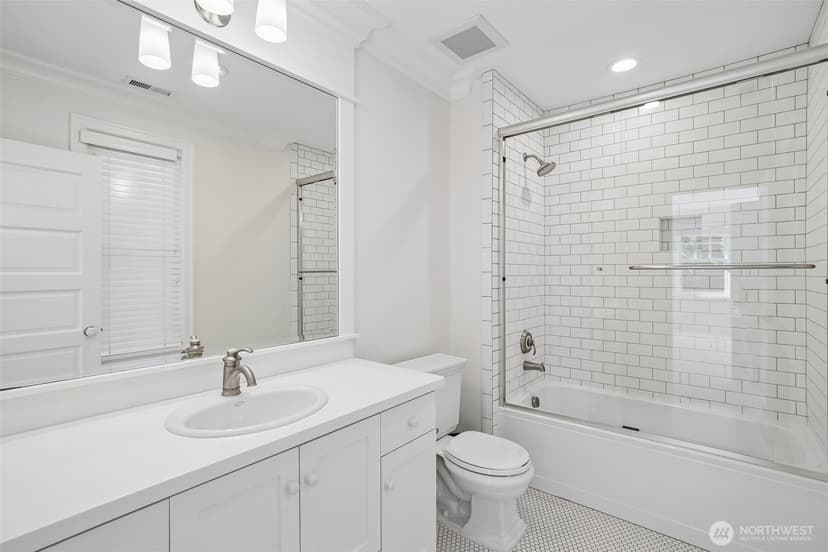 Property photo for 8975 NE 10th Street, Bellevue photo 22