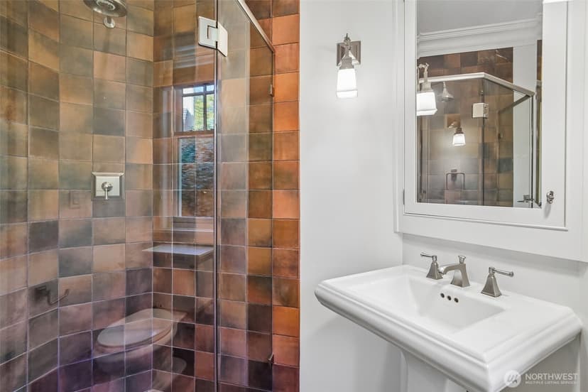 Property photo for 8975 NE 10th Street, Bellevue photo 14