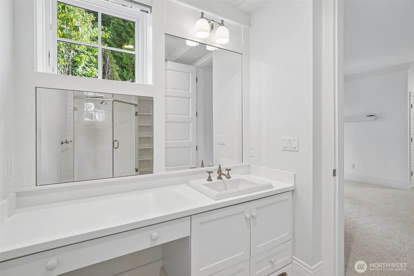 Property photo for 8975 NE 10th Street, Bellevue photo 24