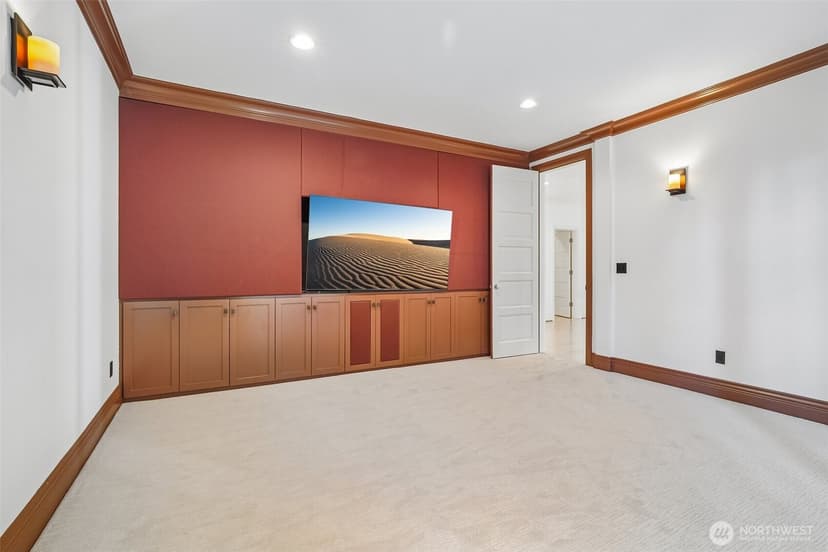 Property photo for 8975 NE 10th Street, Bellevue photo 30