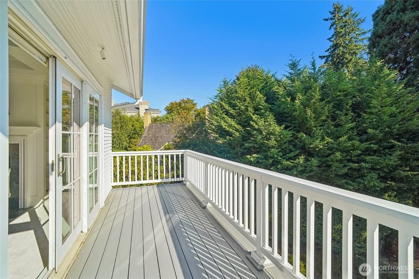 Property photo for 8975 NE 10th Street, Bellevue photo 20