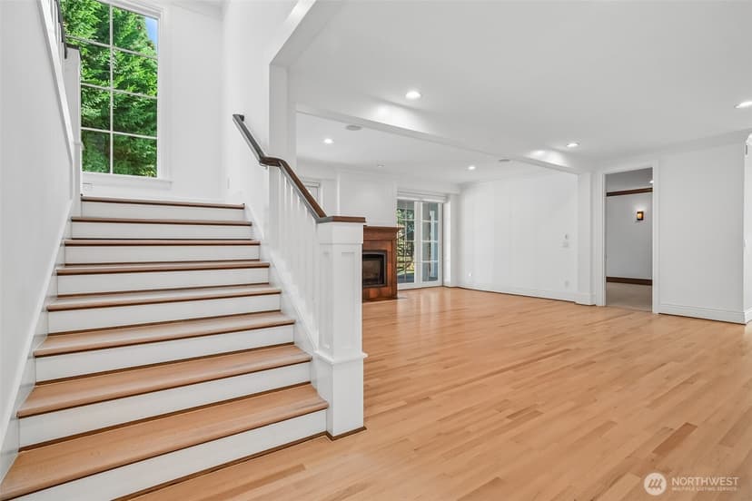 Property photo for 8975 NE 10th Street, Bellevue photo 15