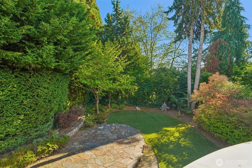 Property photo for 8975 NE 10th Street, Bellevue photo 35