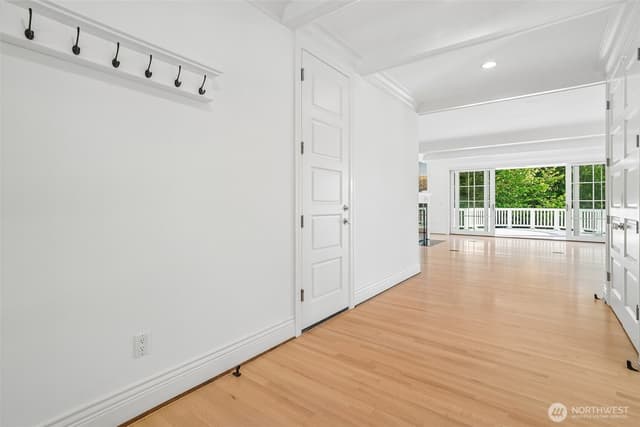 Property photo for 8975 NE 10th Street, Bellevue photo 2