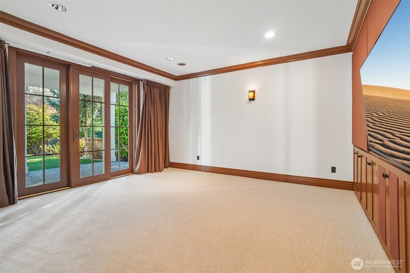 Property photo for 8975 NE 10th Street, Bellevue photo 31