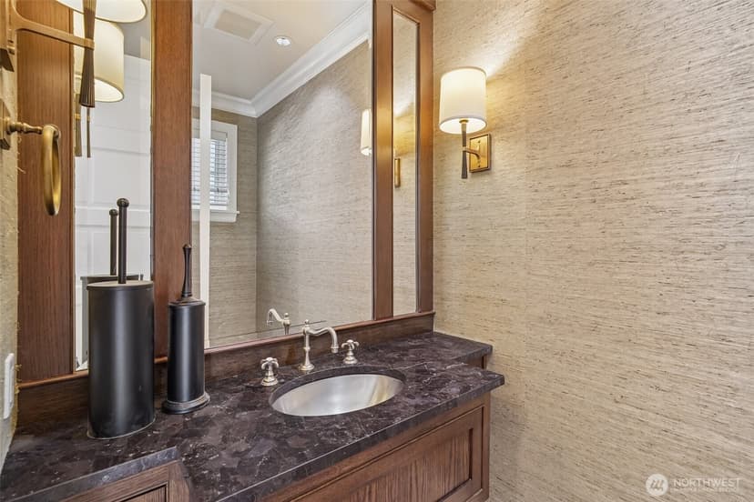 Property photo for 8975 NE 10th Street, Bellevue photo 12