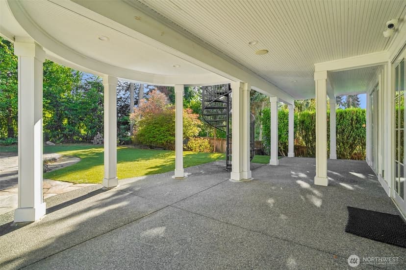 Property photo for 8975 NE 10th Street, Bellevue photo 34