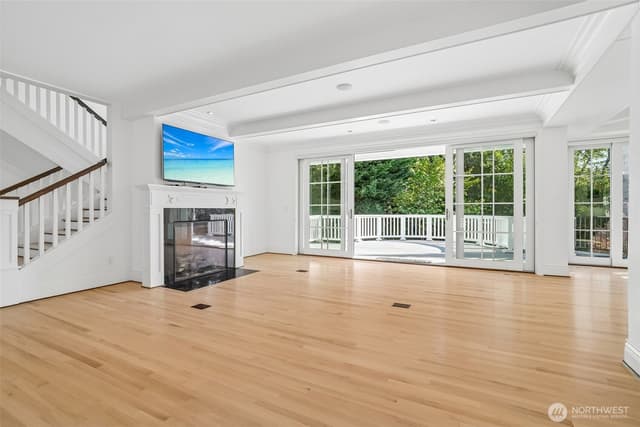 Property photo for 8975 NE 10th Street, Bellevue photo 3