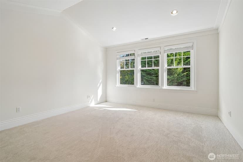Property photo for 8975 NE 10th Street, Bellevue photo 21