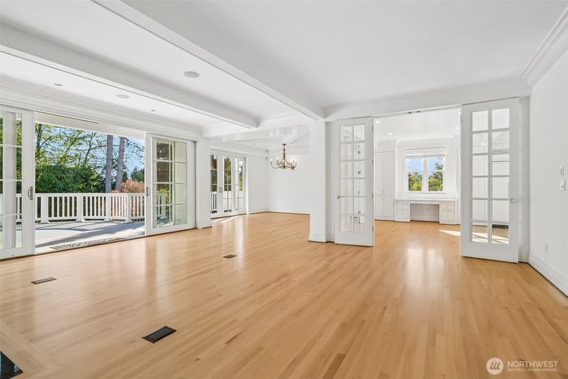 Property photo for 8975 NE 10th Street, Bellevue photo 5