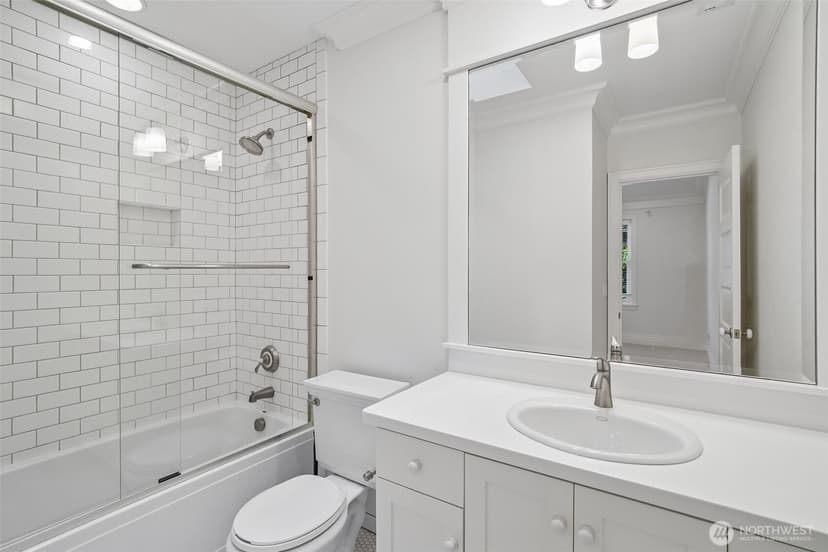 Property photo for 8975 NE 10th Street, Bellevue photo 28