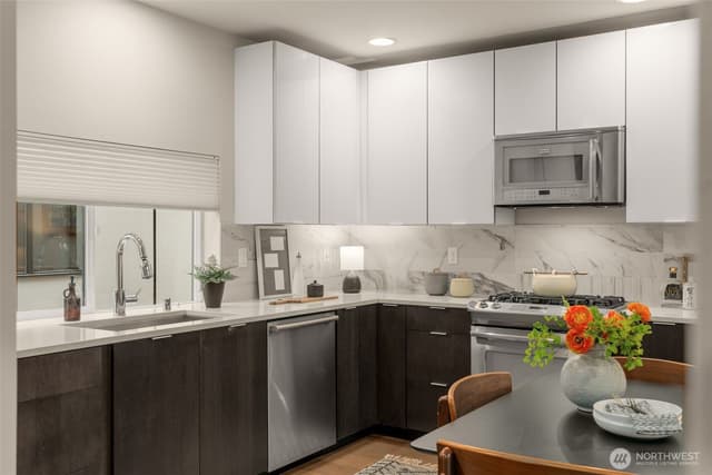 Property photo for 412 W Fulton Street, Seattle photo 5