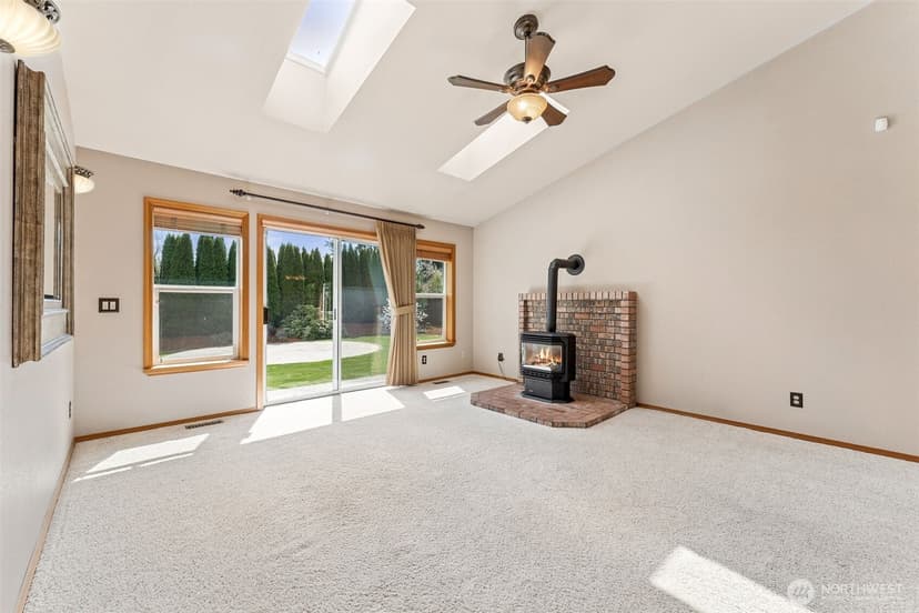 Property photo for 11610 45th Street E, Edgewood photo 14