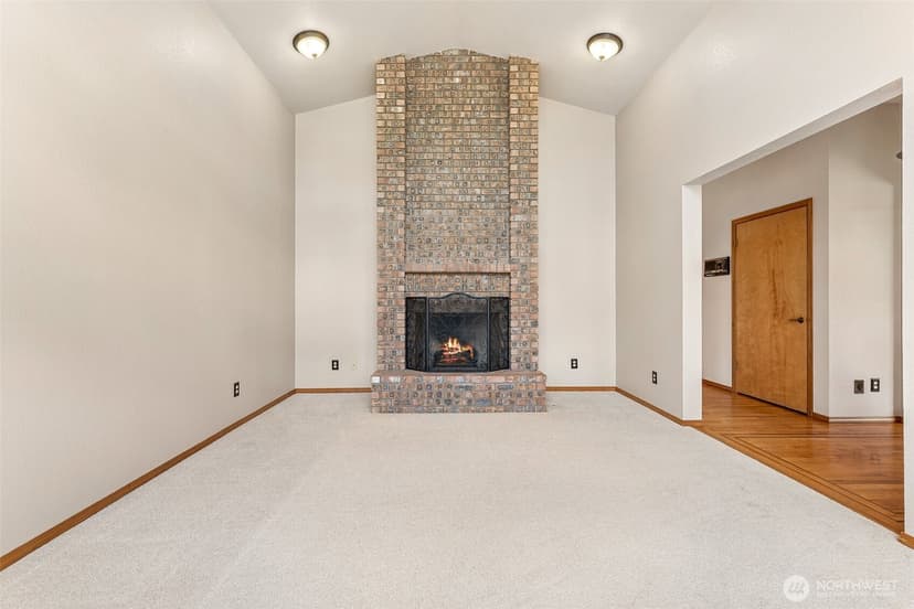Property photo for 11610 45th Street E, Edgewood photo 5