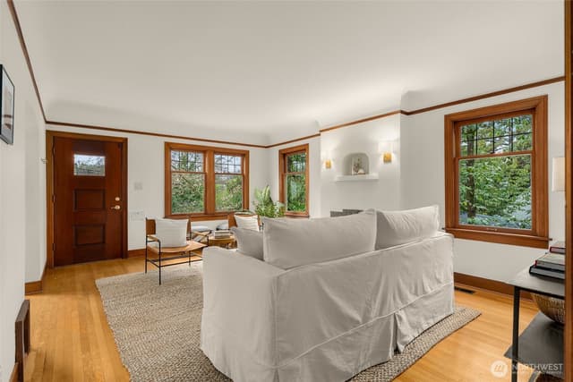 Property photo for 1724 31st Avenue, Seattle photo 3