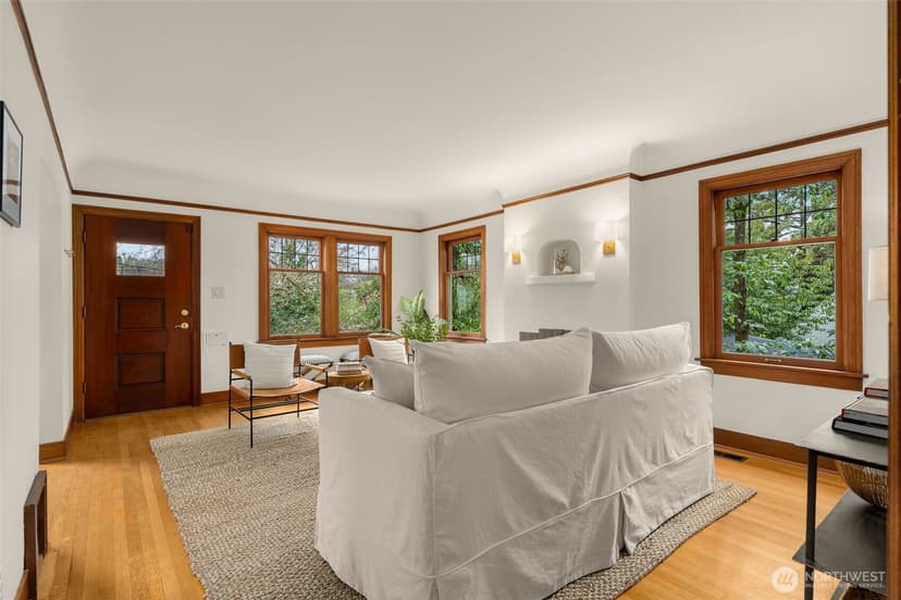 Property photo for 1724 31st Avenue, Seattle photo 3