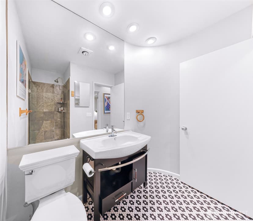 Property photo for 2134 Waverly Place N #202, Seattle photo 23