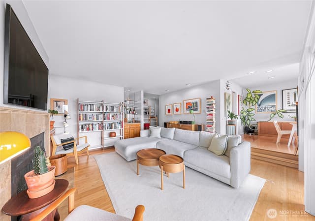 Property photo for 2134 Waverly Place N #202, Seattle photo 3