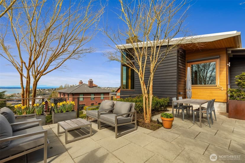 Property photo for 810 W Lee, Seattle photo 3