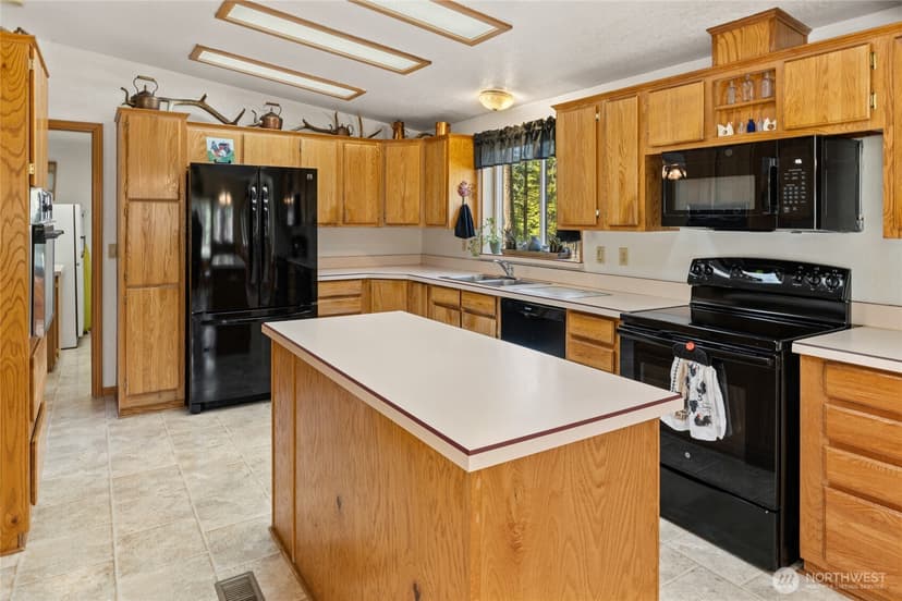 Property photo for 6160 Upper Peoh Point Rd, Cle Elum photo 6