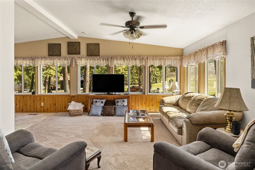 Property photo for 6160 Upper Peoh Point Rd, Cle Elum photo 4