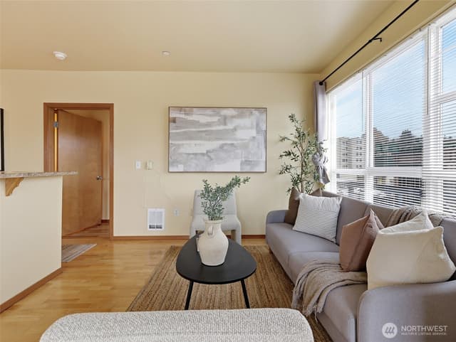 Property photo for 668 S Lane Street #404, Seattle photo 4