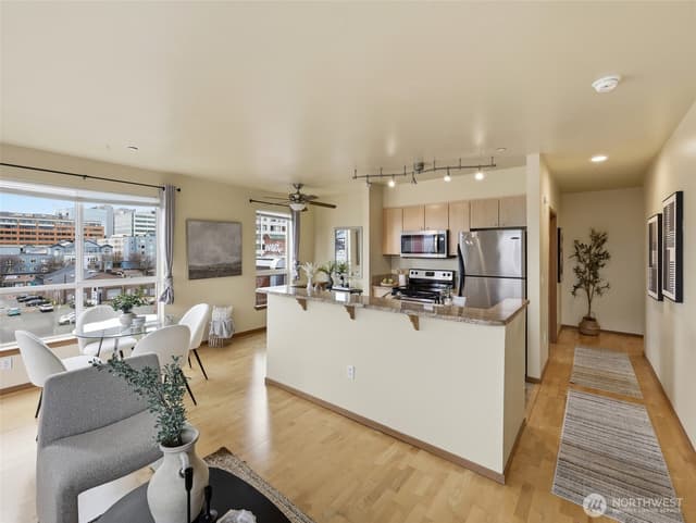 Property photo for 668 S Lane Street #404, Seattle photo 5