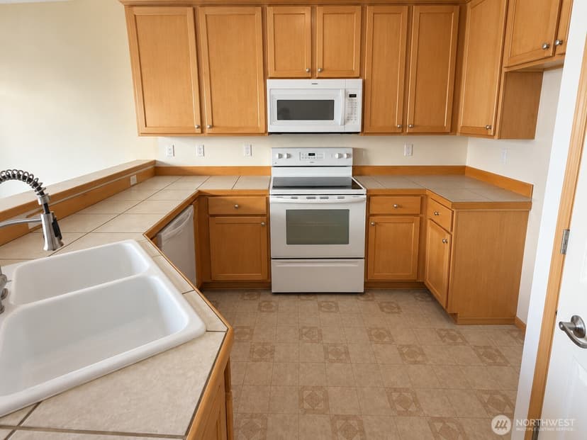 Property photo for 9715 26th Avenue SW #202, Seattle photo 6